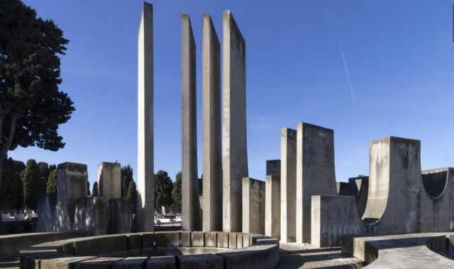 Lo Spomenik di Barletta: quel sepolcro "alieno" che si erge in ricordo dei partigiani jugoslavi